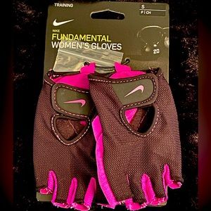 Nike fundamental women’s training gloves